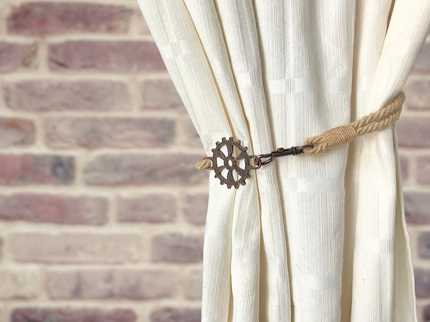 Industrial-style curtain tie-backs, in eco-friendly BEIGE cotton and jute. Furnishings for lofts and open-plan spaces. Made in Italy.