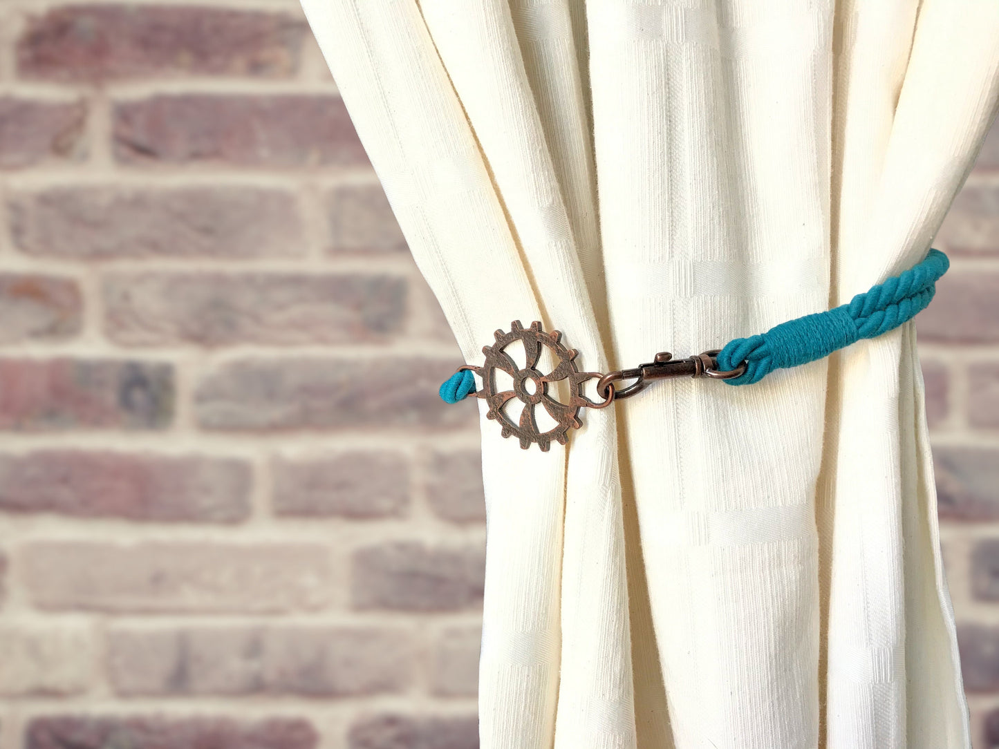 Curtain tie-back for industrial-style furnishings, in PETROL GREEN cotton. Furnishings for lofts and open-plan spaces. Made in Italy.