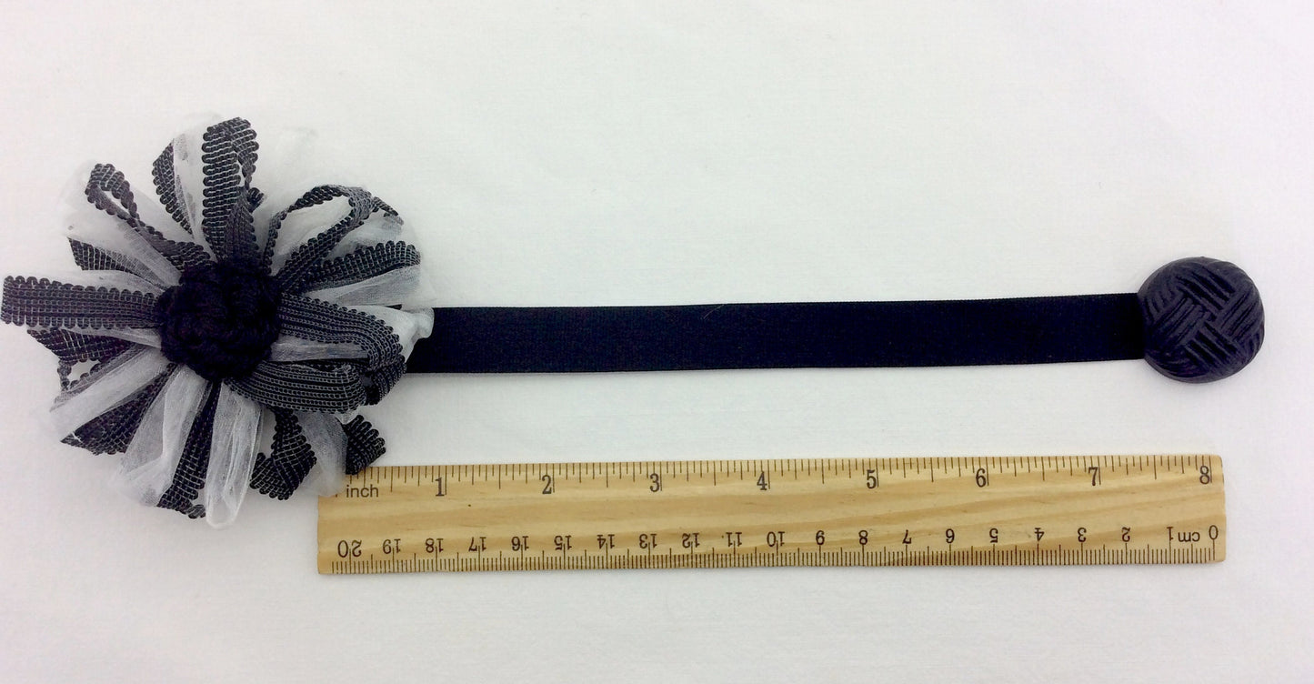 1 Calamita magnetica a fiore nero bianco organza fermatenda.Decorazione per tende tendaggi made in italy arredamento vintage regalo per lei.